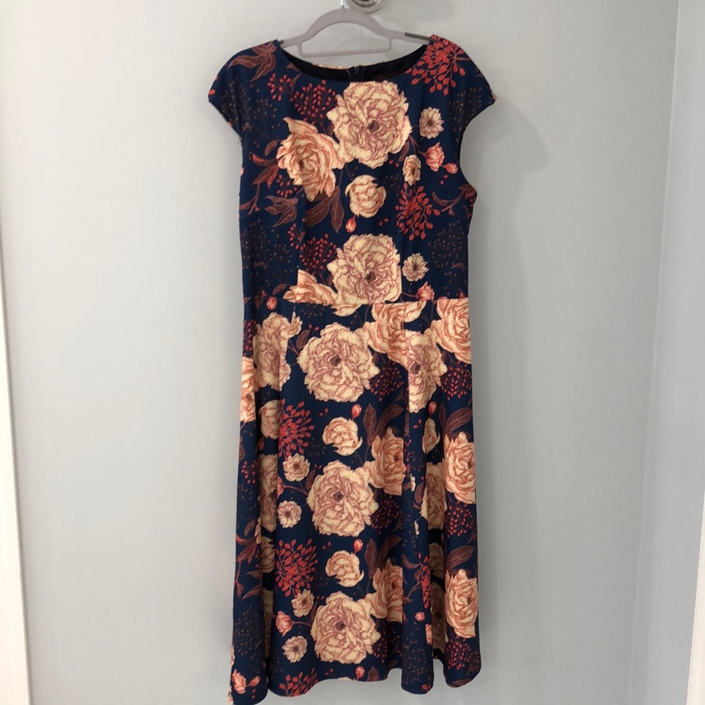 2for1. Casual knee length dresses.